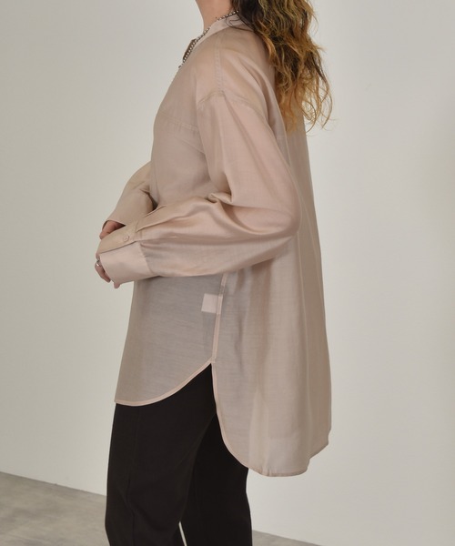 w closet（ダブルクローゼット）の「バンドカラーシアーシャツ（シャツ/ブラウス・レディース・ライトグレー/ライトベージュ・マルチサイズ）」の11枚目の写真