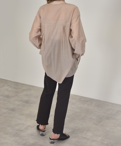 w closet（ダブルクローゼット）の「バンドカラーシアーシャツ（シャツ/ブラウス・レディース・ライトグレー/ライトベージュ・マルチサイズ）」の17枚目の写真