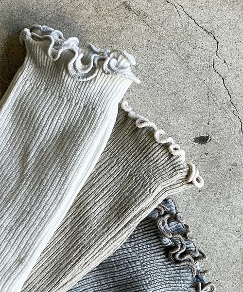 SHIZUTA（シズタ）の「SZT:キッズ&ジュニア＆レディース　メロウ フリル リブソックス 3足セット（ソックス/靴下・キッズ・グレー/ピンク/セージグリーン/ベージュ・M/L/LL）」の5枚目の写真