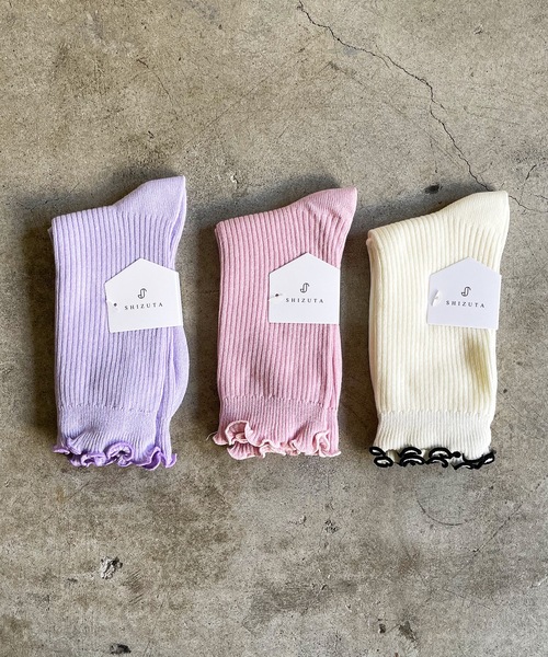 SHIZUTA（シズタ）の「SZT:キッズ&ジュニア＆レディース　メロウ フリル リブソックス 3足セット（ソックス/靴下・キッズ・グレー/ピンク/セージグリーン/ベージュ・M/L/LL）」の8枚目の写真