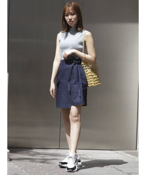 dazzlin（ダズリン）の「サイドポケットイレミニスカート（スカート・レディース・ベージュ/インディゴブルー・SMALL/MEDIUM）」の4枚目の写真