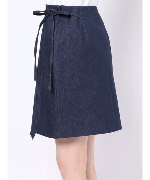 dazzlin（ダズリン）の「サイドポケットイレミニスカート（スカート・レディース・ベージュ/インディゴブルー・SMALL/MEDIUM）」の8枚目の写真