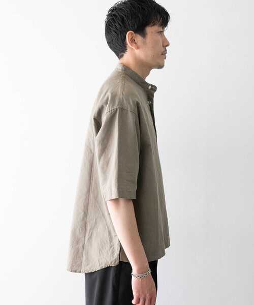 URBAN RESEARCH ROSSO MEN（アーバンリサーチロッソメン）の「【一部WEB限定カラー】リネンヘンリーネックシャツ（シャツ/ブラウス・メンズ・ブラウン/ブラック/カーキ・X-LARGE/SMALL/LARGE/MEDIUM）」の15枚目の写真