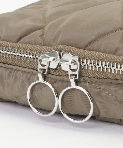 ikka（イッカ）の「チックガジェットポーチ 無地（ポーチ・レディース・ブラック/モカ・FREE）」の11枚目の写真