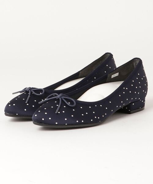 AcureZ（アキュアーズ）の「【made in japan】2cmヒール　リボンパンプス（パンプス・レディース・グレー/イエロー/レッド/グレー系その他/ブラウン系その他/レッド系その他/ブルー系その他/グリーン系その他/イエロー系その他/ミント/ベージュ系その他2/ネイビー系1・25.0cm/23.5cm/23.0cm/24.0cm/22.5cm/22.0cm/24.5cm）」の9枚目の写真