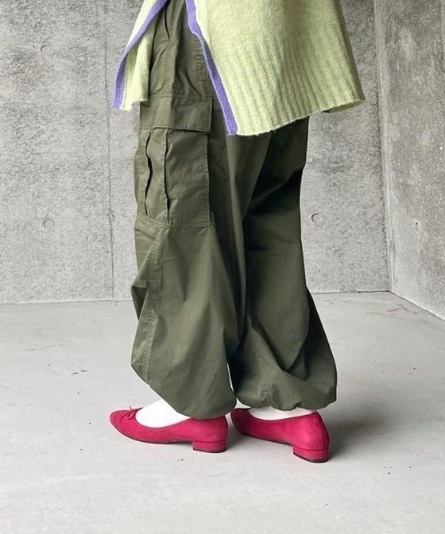 AcureZ（アキュアーズ）の「【made in japan】2cmヒール　リボンパンプス（パンプス・レディース・グレー/イエロー/レッド/グレー系その他/ブラウン系その他/レッド系その他/ブルー系その他/グリーン系その他/イエロー系その他/ミント/ベージュ系その他2/ネイビー系1・25.0cm/23.5cm/23.0cm/24.0cm/22.5cm/22.0cm/24.5cm）」の16枚目の写真