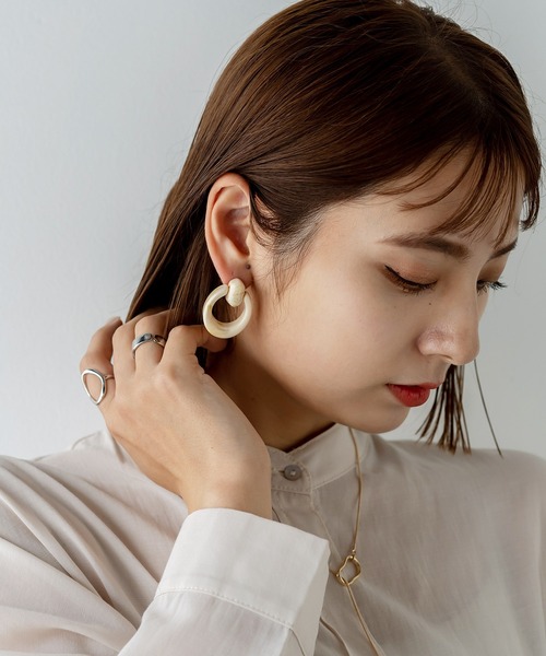 VitaFelice（ヴィータフェリーチェ）の「マーブルリングピアス(両耳)（ピアス（両耳用）・レディース・ブラウン/グリーン/ホワイト・FREE）」の6枚目の写真