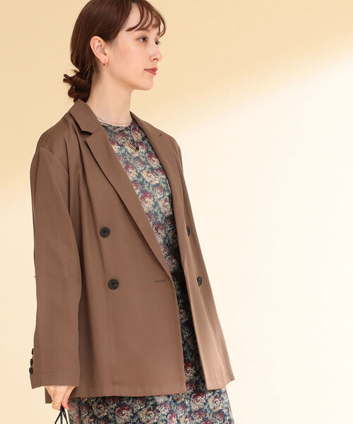 Ray BEAMS（レイビームス）の「Ray BEAMS / 4ボタン ダブル ソフト テーラードジャケット（テーラードジャケット・レディース・ブラック/ダークブラウン/ブルー系その他3・ONE SIZE）」の7枚目の写真