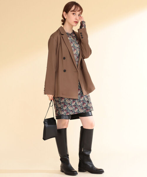 Ray BEAMS（レイビームス）の「Ray BEAMS / 4ボタン ダブル ソフト テーラードジャケット（テーラードジャケット・レディース・ブラック/ダークブラウン/ブルー系その他3・ONE SIZE）」の9枚目の写真