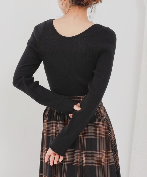 COLONY 2139（コロニートゥーワンスリーナイン）の「丸胴テレコ長袖トップス(セットアップ可)（Tシャツ/カットソー・レディース・チャコールグレー/オフホワイト/ブラック・MEDIUM/LARGE）」の7枚目の写真