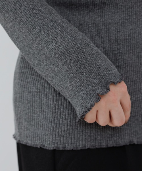 COLONY 2139（コロニートゥーワンスリーナイン）の「丸胴テレコ長袖トップス(セットアップ可)（Tシャツ/カットソー・レディース・チャコールグレー/オフホワイト/ブラック・MEDIUM/LARGE）」の16枚目の写真