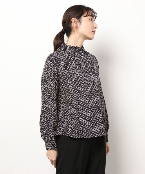 Te chichi（テチチ）の「スクエア柄タックブラウス（シャツ/ブラウス・レディース・ネイビー/オフホワイト/マスタード・ﾌﾘ-）」の7枚目の写真