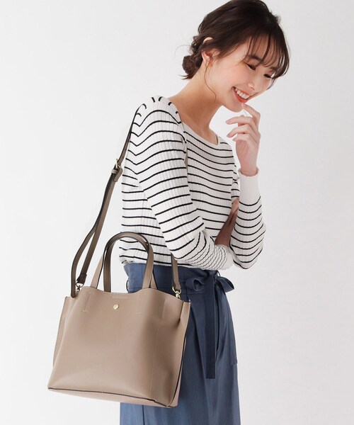one'sterrace（ワンズテラス）の「【かるいかばん】Legato Largo 軽量フェイクレザー2wayトートバッグ（トートバッグ・レディース・ライトベージュ・99）」の8枚目の写真