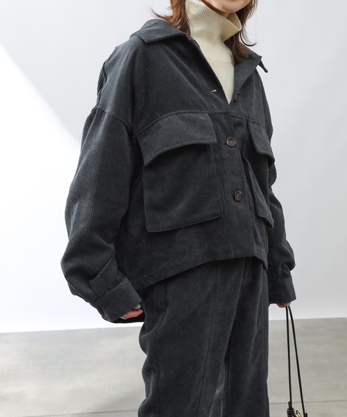 COLONY 2139（コロニートゥーワンスリーナイン）の「コール天ビッグフラップショートジャケット/コーデュロイジャケット(セットアップ可)（ブルゾン・レディース・カーキ/チャコールグレー/ブルー/アイボリー・LARGE/MEDIUM）」の13枚目の写真