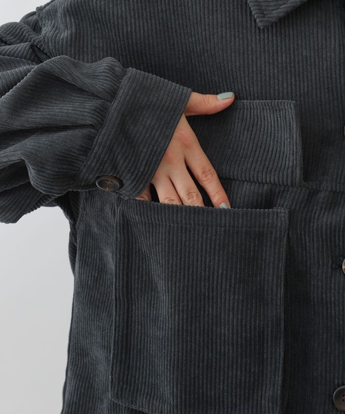 COLONY 2139（コロニートゥーワンスリーナイン）の「コール天ビッグフラップショートジャケット/コーデュロイジャケット(セットアップ可)（ブルゾン・レディース・カーキ/チャコールグレー/ブルー/アイボリー・LARGE/MEDIUM）」の20枚目の写真