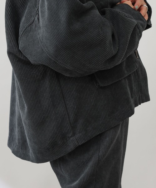 COLONY 2139（コロニートゥーワンスリーナイン）の「コール天ビッグフラップショートジャケット/コーデュロイジャケット(セットアップ可)（ブルゾン・レディース・カーキ/チャコールグレー/ブルー/アイボリー・LARGE/MEDIUM）」の8枚目の写真