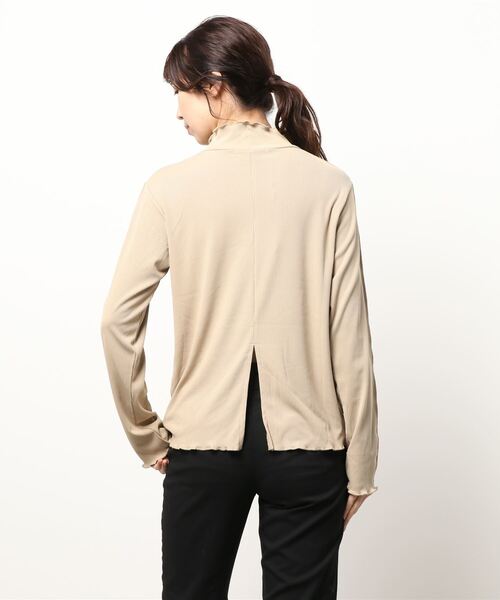 Wordtrobe(ワードトローブ)の「【wordtrobe】テレコリブ バックスリット 配色 メローインナー(Tシャツ/カットソー・レディース・チャコールグレー/ベージュ/ブラウン・FREE)」の8枚目の写真