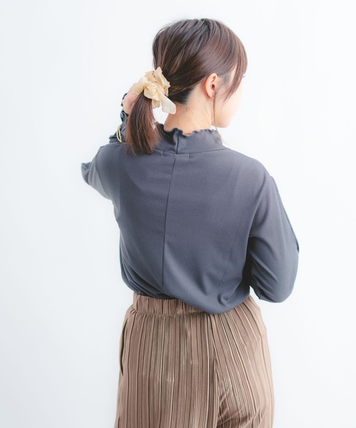 Wordtrobe(ワードトローブ)の「【wordtrobe】テレコリブ バックスリット 配色 メローインナー(Tシャツ/カットソー・レディース・チャコールグレー/ベージュ/ブラウン・FREE)」の4枚目の写真