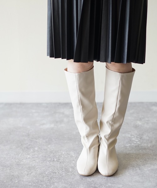 menue(メヌエ)の「スクエアトゥソフトロングブーツ(ブーツ・レディース・ブラック/アイボリー・LL/3L/S/M/L/XS)」の1枚目の写真