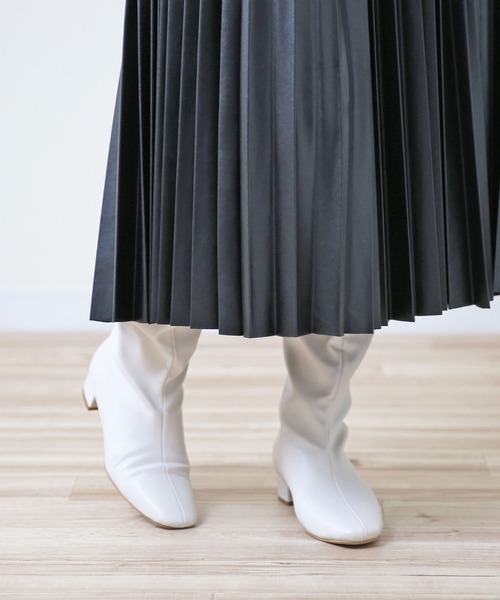 menue(メヌエ)の「スクエアトゥソフトロングブーツ(ブーツ・レディース・ブラック/アイボリー・LL/3L/S/M/L/XS)」の6枚目の写真