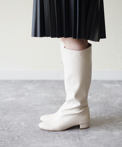 menue(メヌエ)の「スクエアトゥソフトロングブーツ(ブーツ・レディース・ブラック/アイボリー・LL/3L/S/M/L/XS)」の7枚目の写真