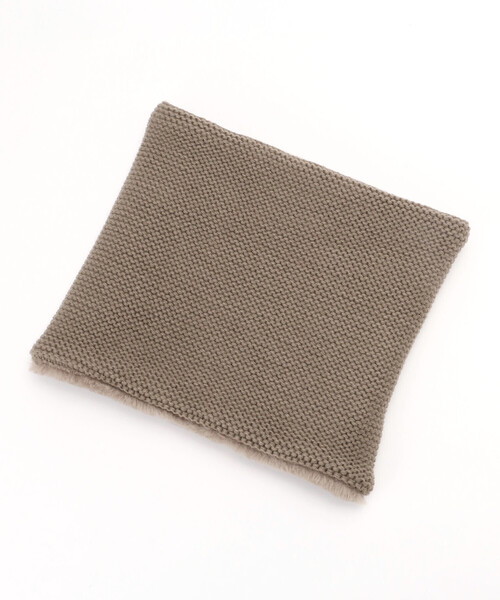 COMME　CA COMMUNE（コムサコミューン）の「畦編みニット＆フェイクファー リバーシブル スヌード（ストール/ショール・メンズ・ブラック/ベージュ・FREE）」の4枚目の写真