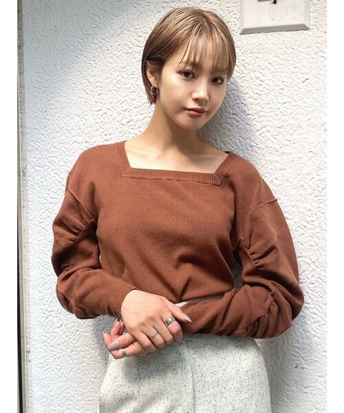 EMODA（エモダ）の「カーブギャザーニット（ニット/セーター・レディース・ブラウン/グリーン/ブラック/ホワイト・FREE）」の9枚目の写真