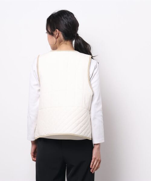 Samansa Mos2（サマンサ モスモス）の「中綿キルトベスト（ベスト・レディース・ブラック/オフホワイト/チャコール・ﾌﾘ-）」の5枚目の写真