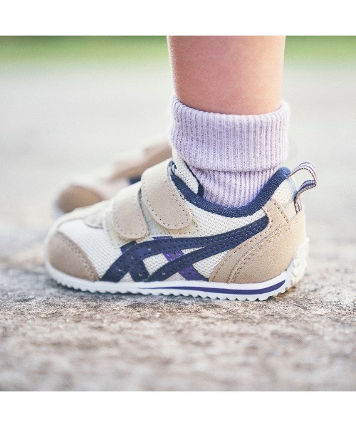 SUKUSUKU（スクスク）の「ASICS KIDS（アシックスキッズ）SUKU2（スクスク）　アイダホ BABY 4（スニーカー・キッズ・ベージュ・14.5cm/15.0cm/13.5cm/15.5cm/13.0cm/14.0cm）」の4枚目の写真