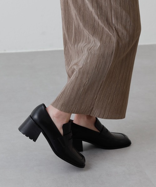 COLONY 2139（コロニートゥーワンスリーナイン）の「サテンミニプリーツスカート（スカート・レディース・グレイッシュベージュ/モカ/ブラック/パープル・FREE）」の13枚目の写真