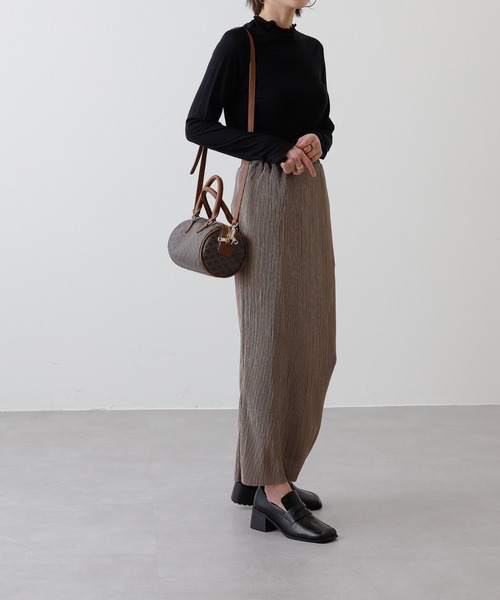 COLONY 2139（コロニートゥーワンスリーナイン）の「サテンミニプリーツスカート（スカート・レディース・グレイッシュベージュ/モカ/ブラック/パープル・FREE）」の16枚目の写真