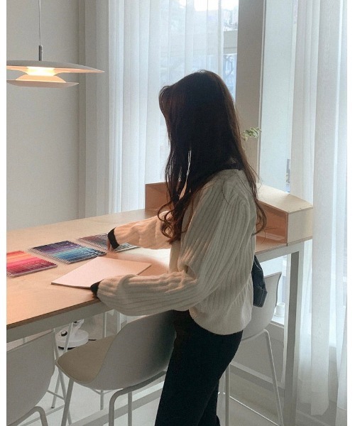 DAIS-Y（デイジー）の「バイカラーパフスリーブニット（ニット/セーター・レディース・ホワイト/ベージュ/ブラック・FREE）」の8枚目の写真