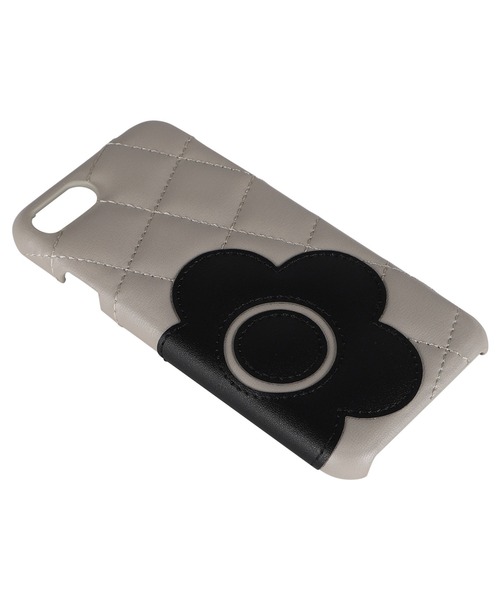 MARY QUANT(マリークワント)の「【MARY QUANT】DAISY PATCH PU QUILT Leather Shell Case iPhone SE(第3世代),(第2世代)/ iPhone 6/7/8 対応 iPhone 14/13 iPhone 15/14/13 対応 iPhone 17 対応 IPSE-MQ03/IPSE-MQ04(スマホケース/カバー・レディース・ベージュ/ブラック/アイボリー/グレイッシュベージュ/ピンク・iPhone 7/8/SE(第2/第3世代)/iPhone 13/14/iPhone 13/14/15/iPhone 17)」の9枚目の写真