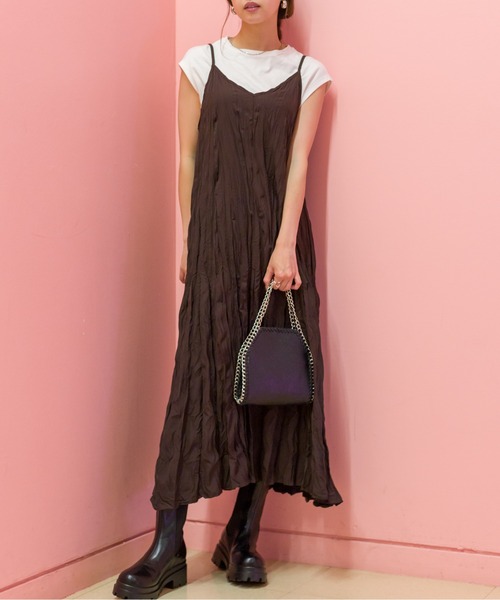 SpRay（スプレイ）の「クリンクルキャミワンピース（ワンピース・レディース・ブラック/グレー/オフホワイト/ダークグリーン/ダークブラウン/モカ・FREE）」の4枚目の写真