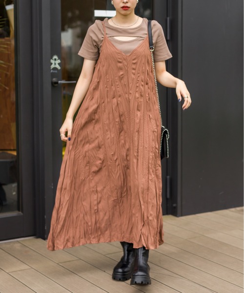 SpRay（スプレイ）の「クリンクルキャミワンピース（ワンピース・レディース・ブラック/グレー/オフホワイト/ダークグリーン/ダークブラウン/モカ・FREE）」の5枚目の写真