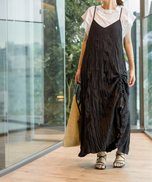 SpRay（スプレイ）の「クリンクルキャミワンピース（ワンピース・レディース・ブラック/グレー/オフホワイト/ダークグリーン/ダークブラウン/モカ・FREE）」の8枚目の写真