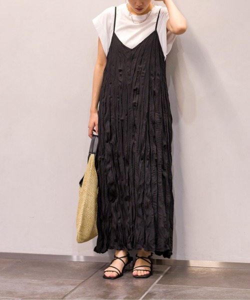 SpRay（スプレイ）の「クリンクルキャミワンピース（ワンピース・レディース・ブラック/グレー/オフホワイト/ダークグリーン/ダークブラウン/モカ・FREE）」の11枚目の写真