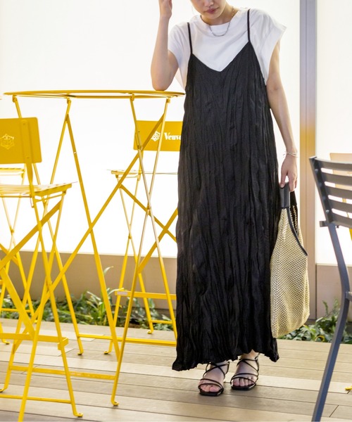 SpRay（スプレイ）の「クリンクルキャミワンピース（ワンピース・レディース・ブラック/グレー/オフホワイト/ダークグリーン/ダークブラウン/モカ・FREE）」の15枚目の写真