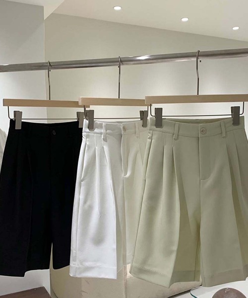 Girly Doll（ガーリードール）の「センタープレスショートパンツ（その他パンツ・レディース・ブラック/ライトグリーン/ホワイト・M/L/S）」の11枚目の写真