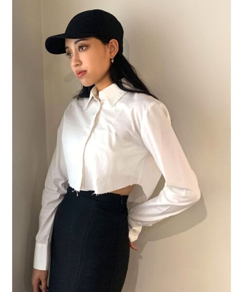 EMODA（エモダ）の「ショートカットオフシャツ（シャツ/ブラウス・レディース・ホワイト/ブラック/ブルー/ベージュ・FREE）」の2枚目の写真