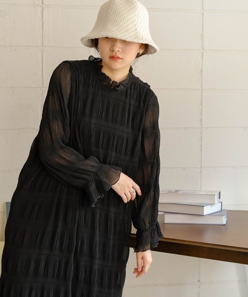 Bab(バブ)の「シワプリーツハイネックロングワンピース(ワンピース・レディース・ライトグレー/ブラック/オレンジ/アイボリー・M)」の6枚目の写真