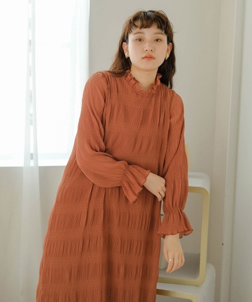 Bab(バブ)の「シワプリーツハイネックロングワンピース(ワンピース・レディース・ライトグレー/ブラック/オレンジ/アイボリー・M)」の7枚目の写真