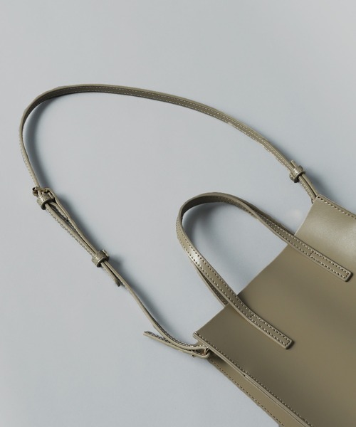 YAHKI(ヤーキ)の「【 YAHKI / ヤーキ 】 W FACE 2way LEATHER SHOULDER / 2wayレザーショルダーバッグ(ショルダーバッグ・レディース・ベージュ/ブラック・FREE)」の7枚目の写真
