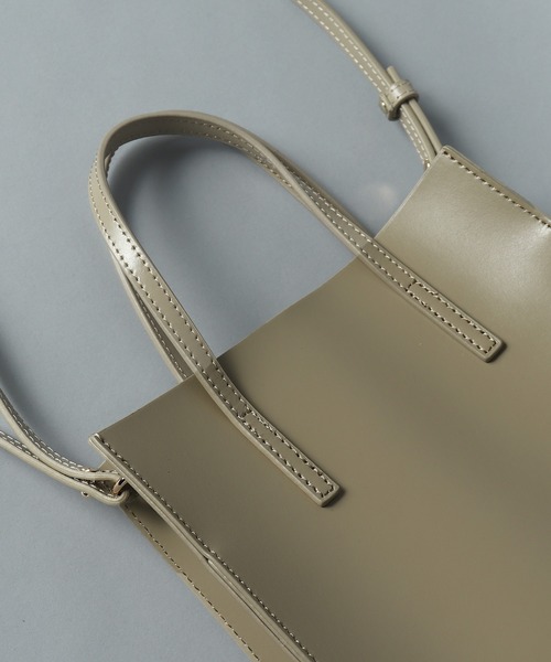 YAHKI(ヤーキ)の「【 YAHKI / ヤーキ 】 W FACE 2way LEATHER SHOULDER / 2wayレザーショルダーバッグ(ショルダーバッグ・レディース・ベージュ/ブラック・FREE)」の8枚目の写真