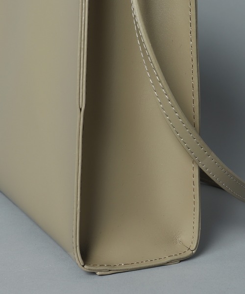 YAHKI(ヤーキ)の「【 YAHKI / ヤーキ 】 W FACE 2way LEATHER SHOULDER / 2wayレザーショルダーバッグ(ショルダーバッグ・レディース・ベージュ/ブラック・FREE)」の11枚目の写真