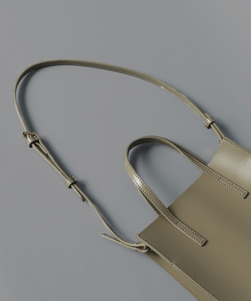 YAHKI(ヤーキ)の「【 YAHKI / ヤーキ 】 W FACE 2way LEATHER SHOULDER / 2wayレザーショルダーバッグ(ショルダーバッグ・レディース・ベージュ/ブラック・FREE)」の16枚目の写真