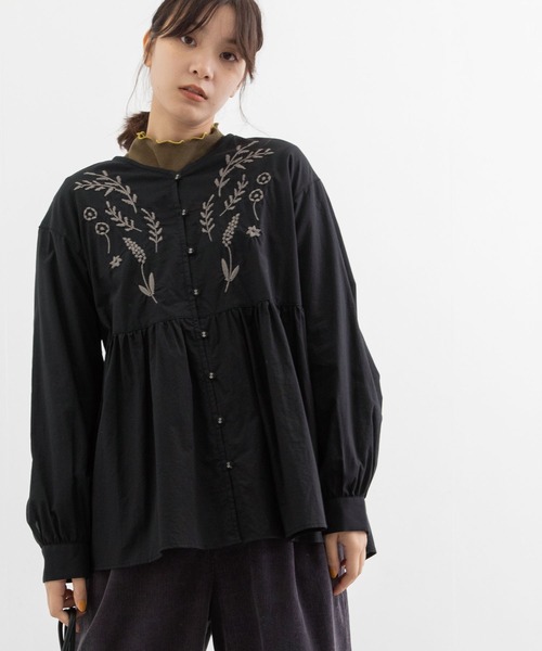 POU DOU DOU(プードゥドゥ)の「フロント刺繍ゆるVあきブラウス(シャツ/ブラウス・レディース・ブラック/アイボリー/オリーブ・3)」の15枚目の写真