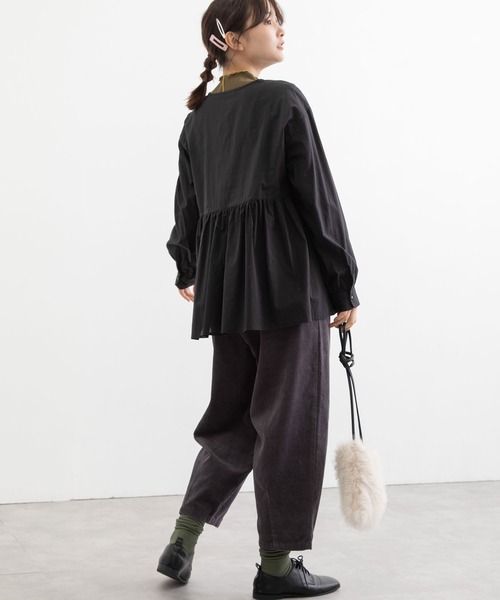 POU DOU DOU(プードゥドゥ)の「フロント刺繍ゆるVあきブラウス(シャツ/ブラウス・レディース・ブラック/アイボリー/オリーブ・3)」の17枚目の写真