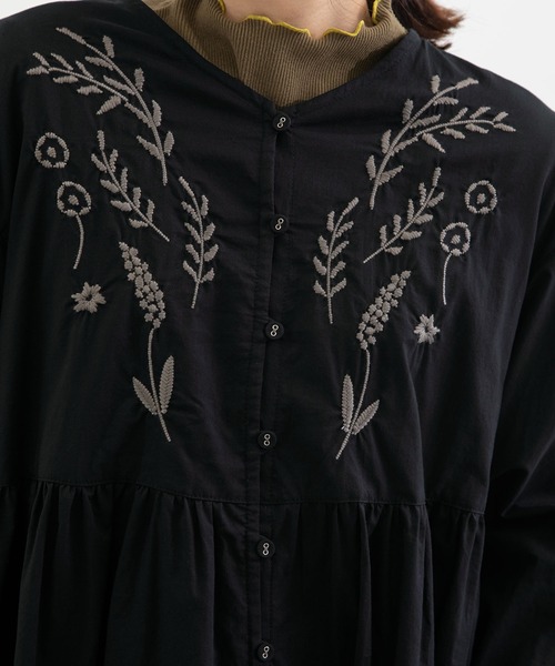 POU DOU DOU(プードゥドゥ)の「フロント刺繍ゆるVあきブラウス(シャツ/ブラウス・レディース・ブラック/アイボリー/オリーブ・3)」の19枚目の写真