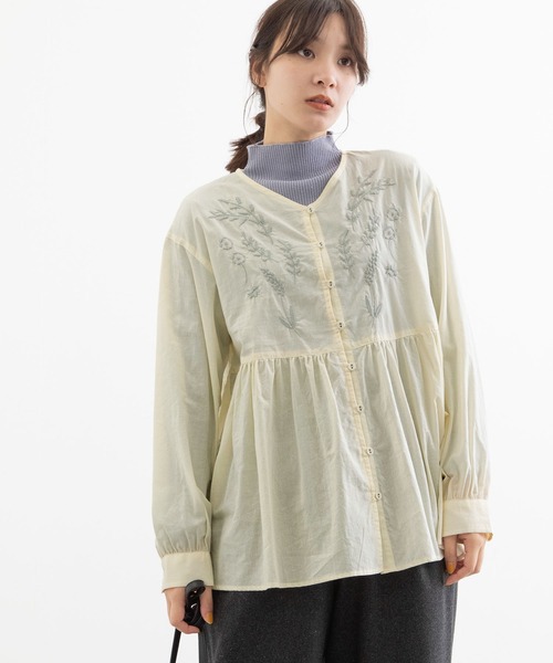 POU DOU DOU(プードゥドゥ)の「フロント刺繍ゆるVあきブラウス(シャツ/ブラウス・レディース・ブラック/アイボリー/オリーブ・3)」の20枚目の写真